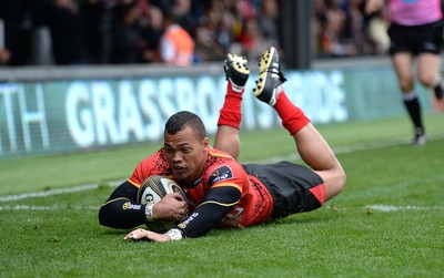 080918 - Dragons v Southern Kings - Guinness PRO14 - Godlen Masimla of Southern Kings runs in to score try