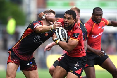 080918 - Dragons v Southern Kings - Guinness PRO14 - Berton Klassen of Southern Kings gets past Hallam Amos of Dragons