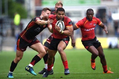 080918 - Dragons v Southern Kings - Guinness PRO14 - Berton Klassen of Southern Kings gets past Hallam Amos of Dragons