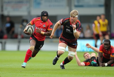 080918 - Dragons v Isuzu Southern Kings, Guinness PRO14 - Masixole Banda of Isuzu Southern Kings breaks away to set up try