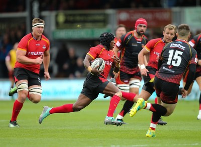 080918 - Dragons v Isuzu Southern Kings, Guinness PRO14 - Masixole Banda of Isuzu Southern Kings breaks away to set up try