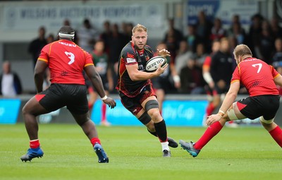 080918 - Dragons v Isuzu Southern Kings, Guinness PRO14 - Ross Moriarty of Dragons takes on Martinus Burger of Isuzu Southern Kings and Luvuyo Pupuma of Isuzu Southern Kings