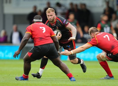 080918 - Dragons v Isuzu Southern Kings, Guinness PRO14 - Ross Moriarty of Dragons takes on Martinus Burger of Isuzu Southern Kings and Luvuyo Pupuma of Isuzu Southern Kings