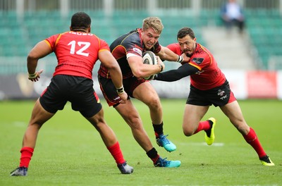 080918 - Dragons v Isuzu Southern Kings, Guinness PRO14 - Tyler Morgan of Dragons takes on Berton Klassen of Isuzu Southern Kings and Bjorn Basson of Isuzu Southern Kings