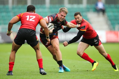 080918 - Dragons v Isuzu Southern Kings, Guinness PRO14 - Tyler Morgan of Dragons takes on Berton Klassen of Isuzu Southern Kings and Bjorn Basson of Isuzu Southern Kings