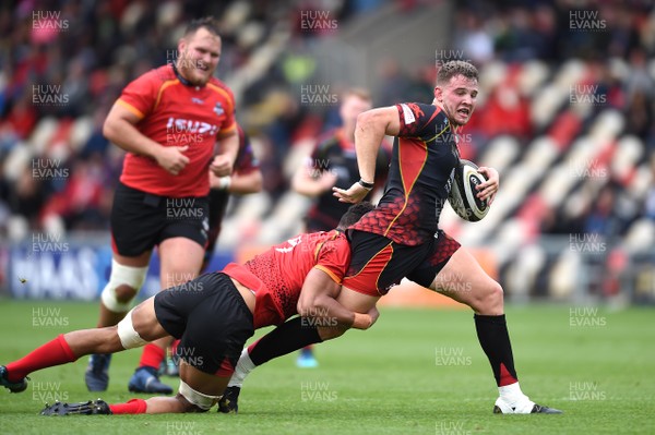 080918 - Dragons v Southern Kings - Guinness PRO14 - Elliot Dee of Dragons is tackled by Rudi van Rooyen of Southern Kings