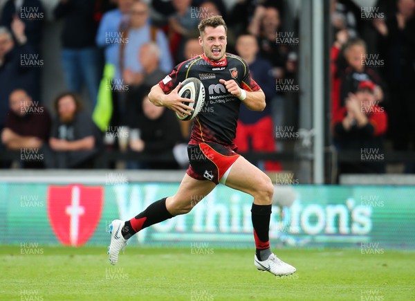 080918 - Dragons v Isuzu Southern Kings, Guinness PRO14 - Josh Lewis of Dragons races away to score try
