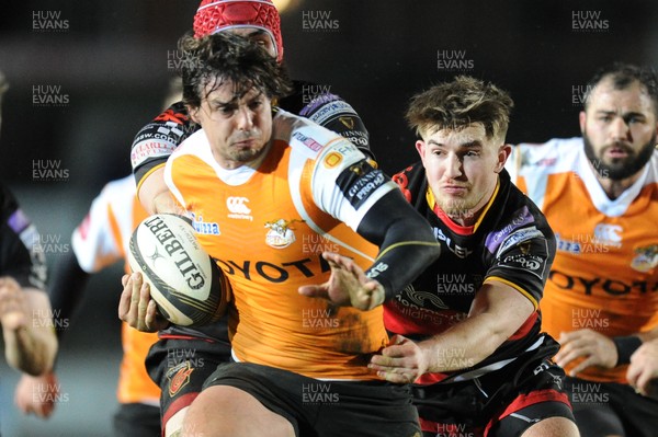 230318 - Dragons v Toyota Cheetahs - Guinness PRO14 - Francois Venter of Toyota Cheetahs is tackled by Arwel Robson of Dragons