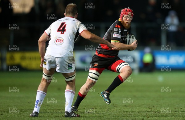 011217 - Dragons v Ulster - Guinness PRO14 - Joe Davies of Dragons takes on Alan O'Connor of Ulster