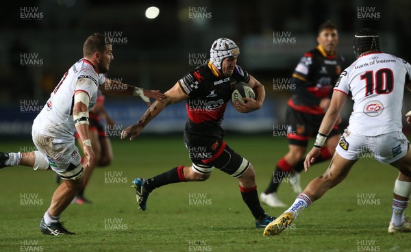 011217 - Dragons v Ulster - Guinness PRO14 - Ollie Griffiths of Dragons is challenged by Stuart Reidy of Ulster