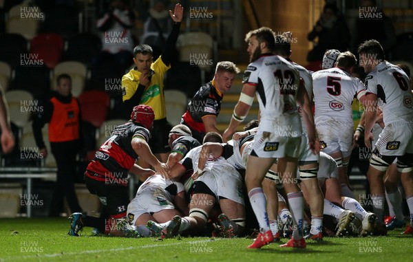 011217 - Dragons v Ulster - Guinness PRO14 - Matthew Screech of Dragons and the pack push over to score a try
