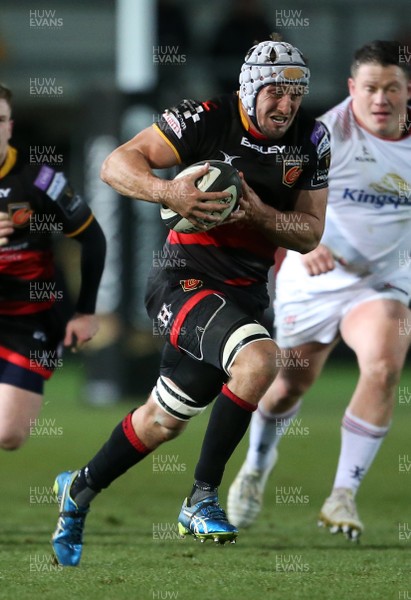 011217 - Dragons v Ulster - Guinness PRO14 - Ollie Griffiths of Dragons makes a break