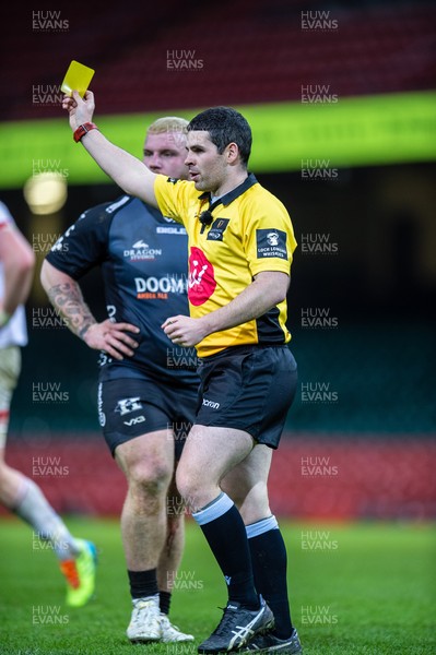 130321 - Dragons v Ulster - Guinness PRO14 - referee Adam Jones awards a yellow card to Harrison Keddie of Dragons