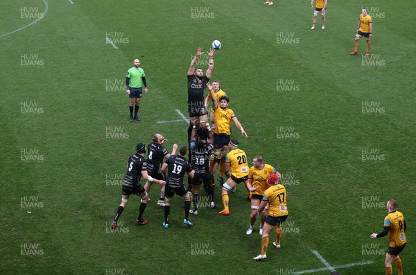 200222 - Dragons v Ulster - United Rugby Championship - Harri Keddie of Dragons wins the line out