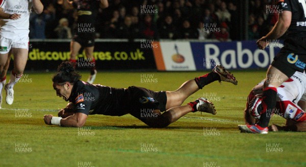 261012 - Newport Gwent Dragons v Ulster, RaboDirect PRO12 - Andy Tuilagi of Newport-Gwent Dragons dives over Rory Best of Ulster to score try