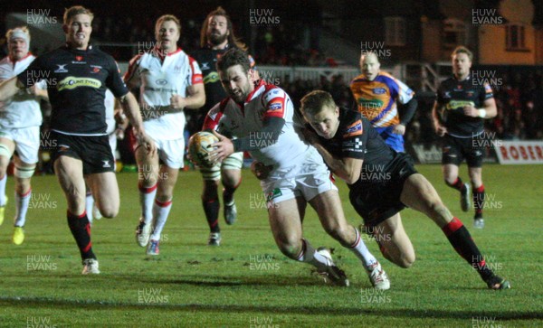 261012 - Newport Gwent Dragons v Ulster, RaboDirect PRO12 - Jared Payne of Ulster beats Tom Prydie of Newport-Gwent Dragons to score try