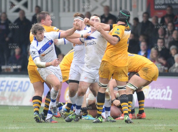 161113 - Newport Gwent Dragons v London Wasps - LV Cup -Steffan Jones of Newport Gwent Dragons is punched by Esteban Lozada of London Wasps after fights broke out on the pitch at Rodney Parade after the intensity of the game increased