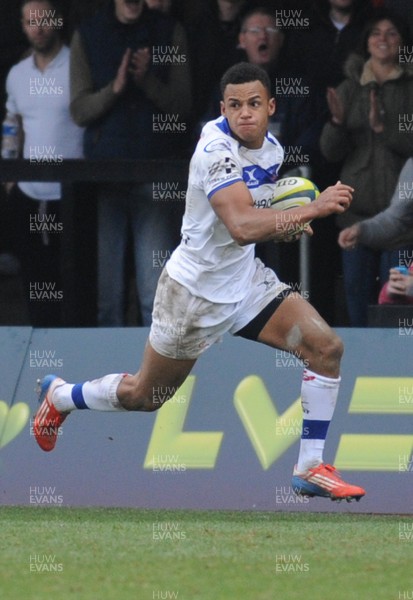 161113 - Newport Gwent Dragons v London Wasps - LV Cup -Ashton Hewitt of Newport Gwent Dragons runs down the wing before scoring his first try for Newport Gwent Dragons