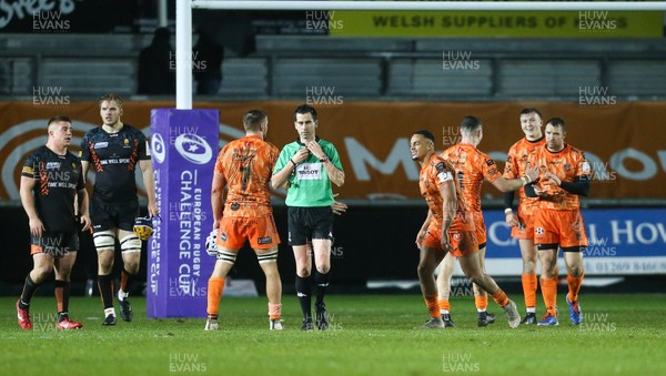 131219 - Dragons v Worcester Warriors, European Challenge Cup - Dragons players celebrate on the final whistle