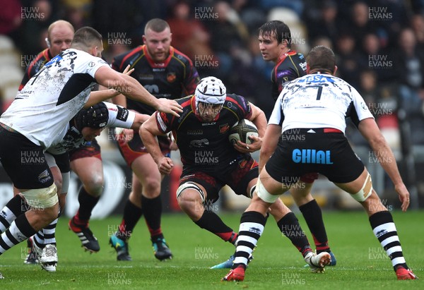 220918 - Dragons v Zebre - Guinness PRO14 - Ollie Griffiths of Dragons looks for a gap