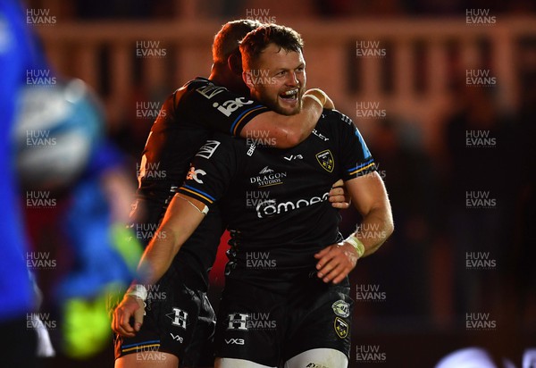 291022 - Dragons v Zebre - BKT United Rugby Championship - Steff Hughes of Dragons celebrates try with Angus O’Brien