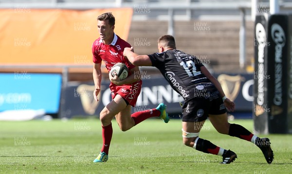 140919 - Dragons XV v Scarlets A - Celtic Cup - Morgan Williams of Scarlets is tackled by Connor Edwards of Dragons