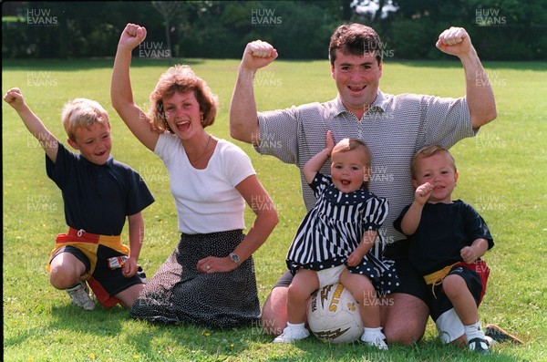 190794 - Picture shows Dream team winners Simon Davies with wife Susan and children Leigh, Jade and Adam in Llanelli