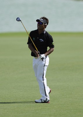 21.11.09 - Dubai World Championships 2009... Tongchai Jadee of Thailand playign his second to the par 5 18th. 