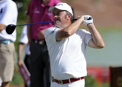 21.11.09 - Dubai World Championships 2009... Damien McGrane of Ireland tees off on the par 5 18th. 