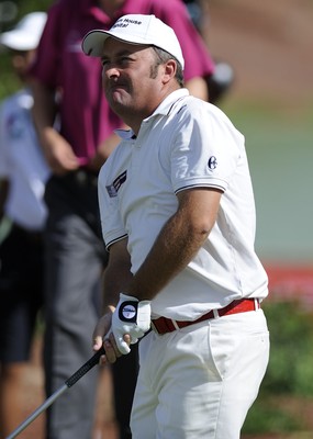 21.11.09 - Dubai World Championships 2009... Damien McGrane of Ireland tees off on the par 5 18th. 