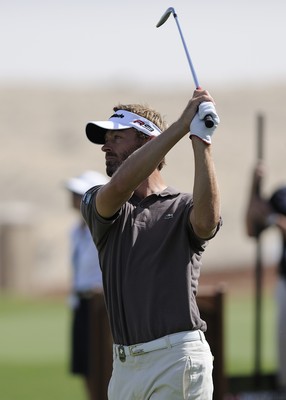 21.11.09 - Dubai World Championships 2009... Raphael Jacquelin of France tees off on the par 3 17th  . 