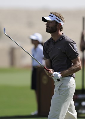 21.11.09 - Dubai World Championships 2009... Raphael Jacquelin of France tees off on the par 3 17th  . 