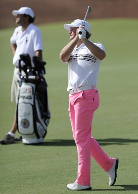 21.11.09 - Dubai World Championships 2009... Jamie Donaldson of Wales plays his approach to the par 4 16th . 