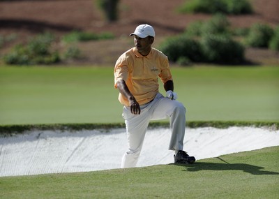 21.11.09 - Dubai World Championships 2009... Jeev Milkha Singh of India extracates himself from the fairway bunker on the par 4 16th. 