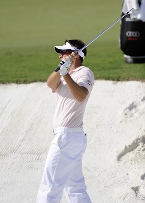 21.11.09 - Dubai World Championships 2009... Nick Dougherty of England plays his second shot out of the bunker on the par 5 14th. 