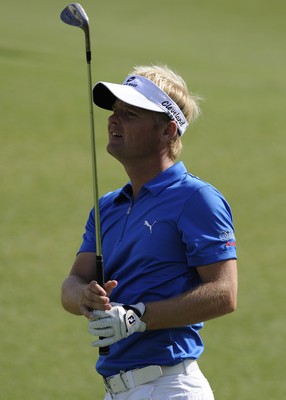 21.11.09 - Dubai World Championships 2009... Sorn Kjeldsen of Denmark plays a wedge to the par 4 15th. 