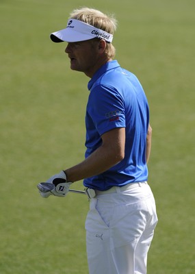 21.11.09 - Dubai World Championships 2009... Sorn Kjeldsen of Denmark plays a wedge to the par 4 15th. 