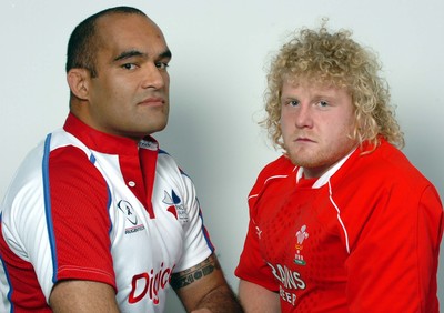 08.11.06 Wales captain Duncan Jones met Pacific Islands captain Simon Raiwalui ahead of the match in Cardiff on Saturday 