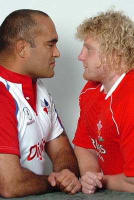 08.11.06 Wales captain Duncan Jones met Pacific Islands captain Simon Raiwalui ahead of the match in Cardiff on Saturday 