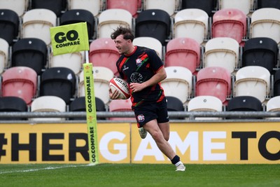 270426 - Dyffryn Taf v Bro Morgannwg - Road to Principality Finals - Boys U18s Cup - Ollie Hurst of Dyffryn Taf runs in to score a try