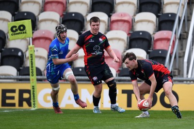 270426 - Dyffryn Taf v Bro Morgannwg - Road to Principality Finals - Boys U18s Cup - Ollie Hurst of Dyffryn Taf runs in to score a try