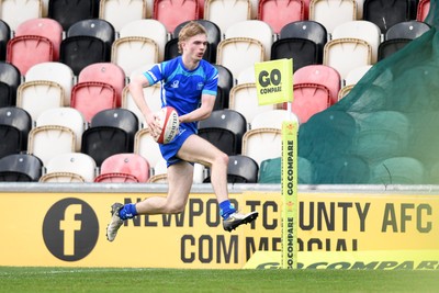 270426 - Dyffryn Taf v Bro Morgannwg - Road to Principality Finals - Boys U18s Cup - Connor Williams of Bro Morgannwg runs in to score a try