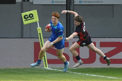 270426 - Dyffryn Taf v Bro Morgannwg - Road to Principality Finals - Boys U18s Cup - Oscar Thomas of Bro Morgannwg runs in to score a try