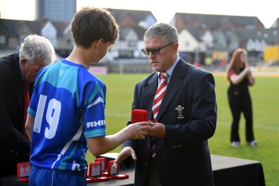 270426 - Dyffryn Taf v Bro Morgannwg - Road to Principality Finals - Boys U18s Cup - Bro Morgannwg players collect their medals