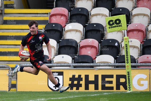 270426 - Dyffryn Taf v Bro Morgannwg - Road to Principality Finals - Boys U18s Cup - Ollie Hurst of Dyffryn Taf runs in to score a try