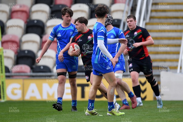 270426 - Dyffryn Taf v Bro Morgannwg - Road to Principality Finals - Boys U18s Cup - Ollie Hurst of Dyffryn Taf runs in to score a try