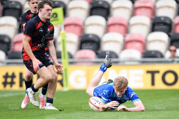 270426 - Dyffryn Taf v Bro Morgannwg - Road to Principality Finals - Boys U18s Cup - Connor Williams of Bro Morgannwg scores a try