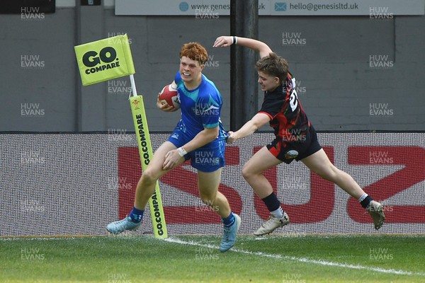 270426 - Dyffryn Taf v Bro Morgannwg - Road to Principality Finals - Boys U18s Cup - Oscar Thomas of Bro Morgannwg runs in to score a try