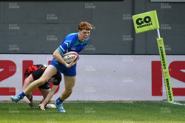 270426 - Dyffryn Taf v Bro Morgannwg - Road to Principality Finals - Boys U18s Cup - Oscar Thomas of Bro Morgannwg runs in to score a try