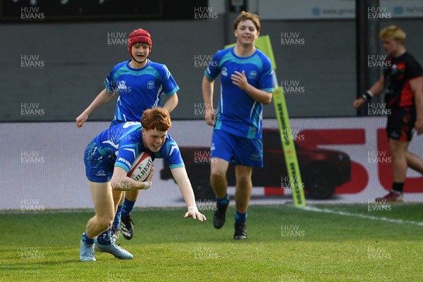 270426 - Dyffryn Taf v Bro Morgannwg - Road to Principality Finals - Boys U18s Cup - Oscar Thomas of Bro Morgannwg scores a try